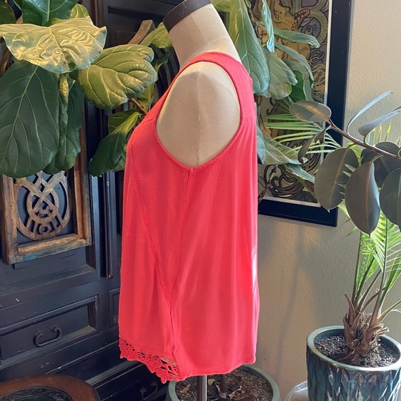 Altar’d State Coral Scallop Crochet Lace peasant tank top. - Picture 4 of 11